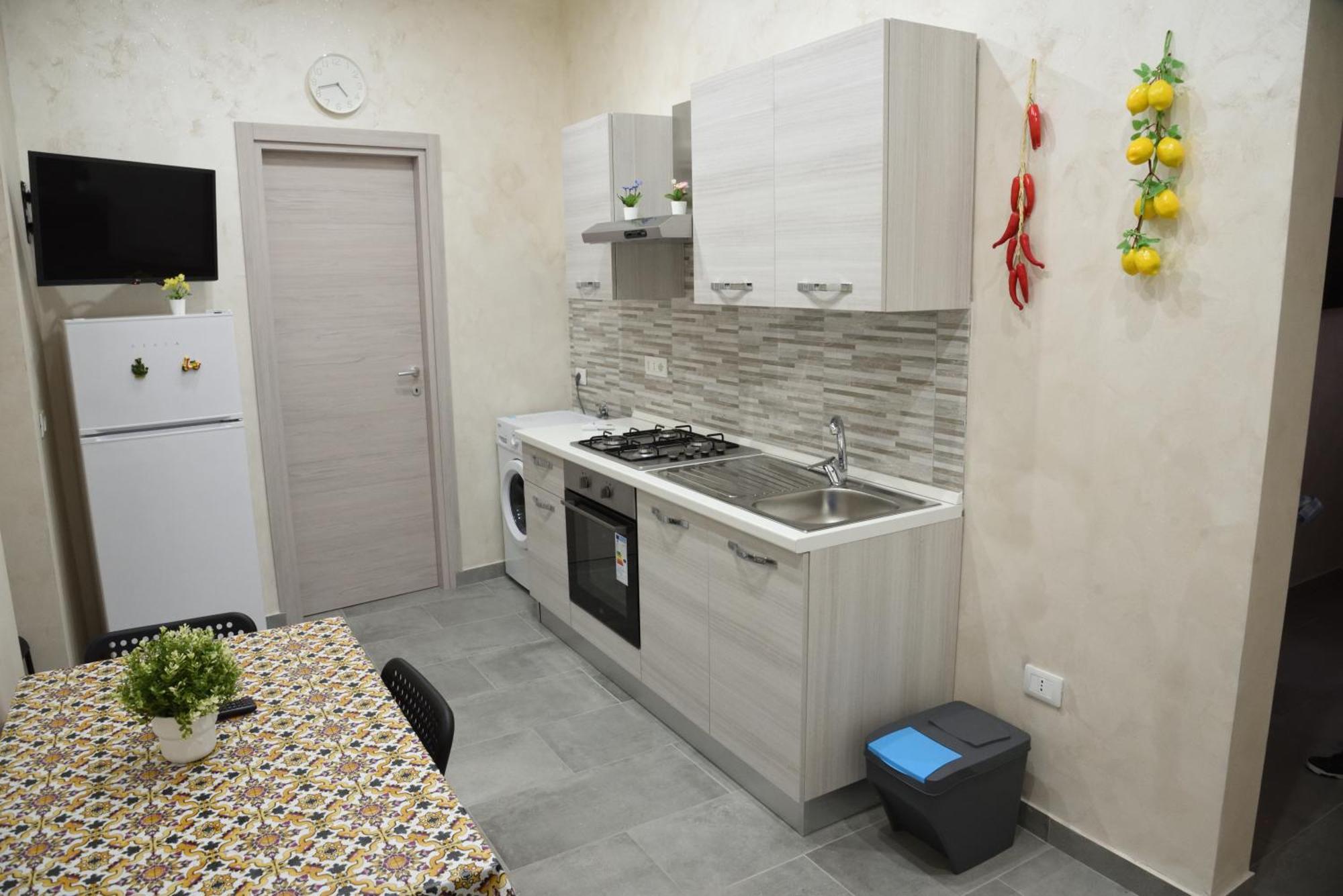 Family House Apartment Катания Екстериор снимка