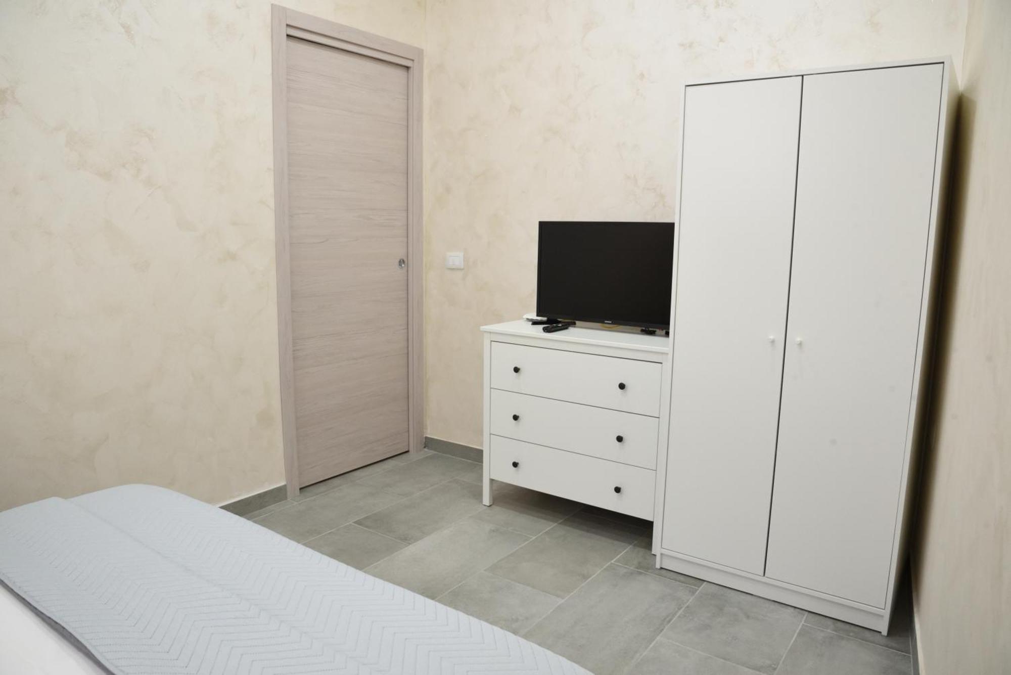 Family House Apartment Катания Екстериор снимка